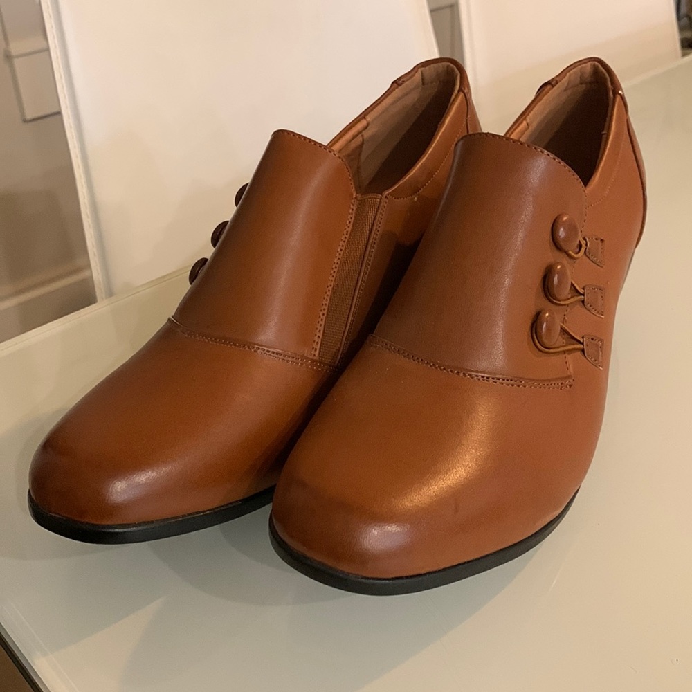 Shoes - size 9